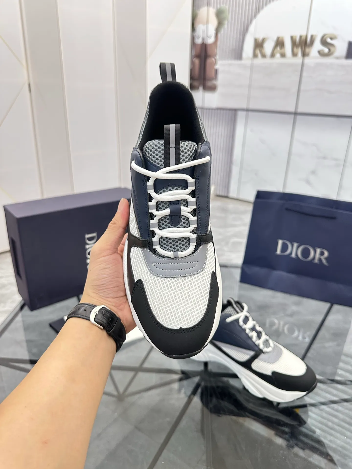 Men's shoes: 💰P460¥ Ready in Guangzhou, fully packaged Product trademark: Dior* "Dior*" low-top casual shoes Regular size: 38-46 (can be customized to 47) B22 Product materials: imported cowhide leather upper spliced ​​with original fabric, breathable lining, original outsole. Number: 920